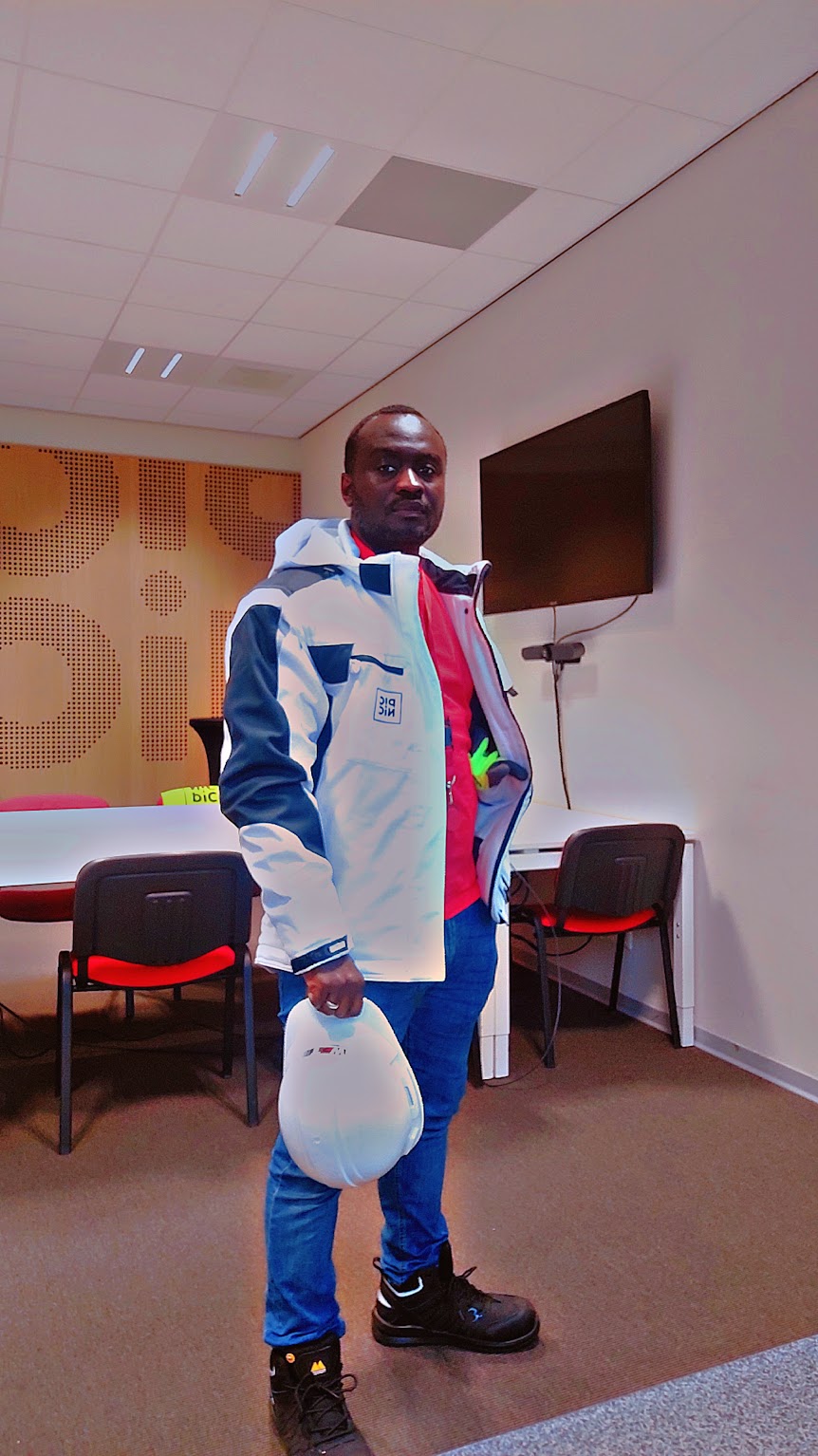 Ebenezer in a Picnic jacket